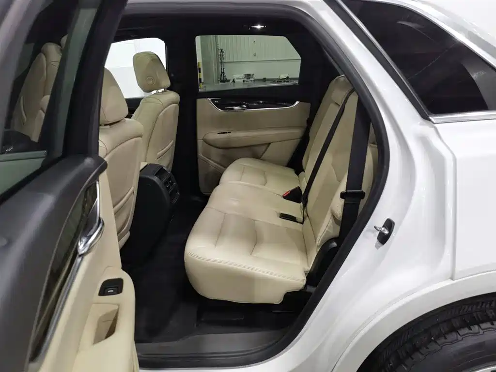 Cadillac XT5 2016 — фото 15
