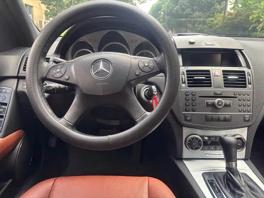 Mercedes-Benz C-Class 2011 — фото 13