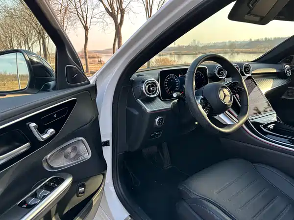 Mercedes-Benz C-Class 2024