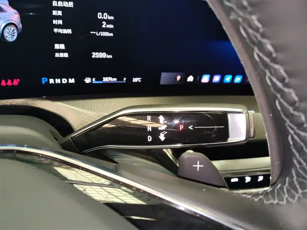 Cadillac XT5 2025 — фото 10