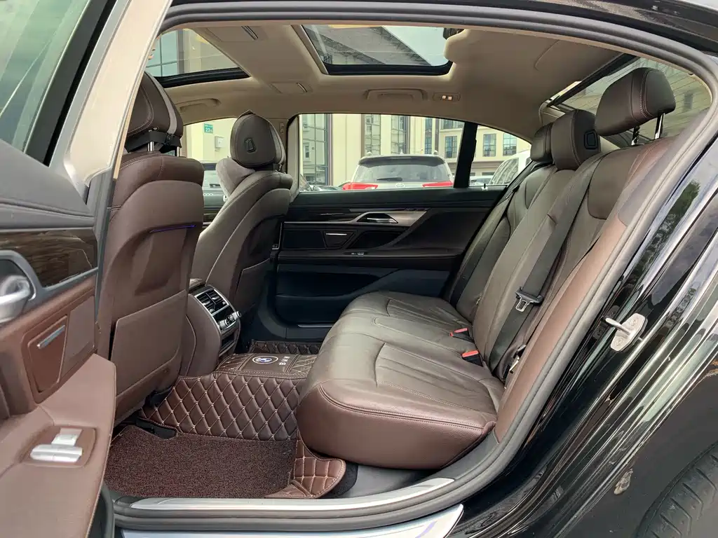 BMW 7 Series 2016 — фото 15