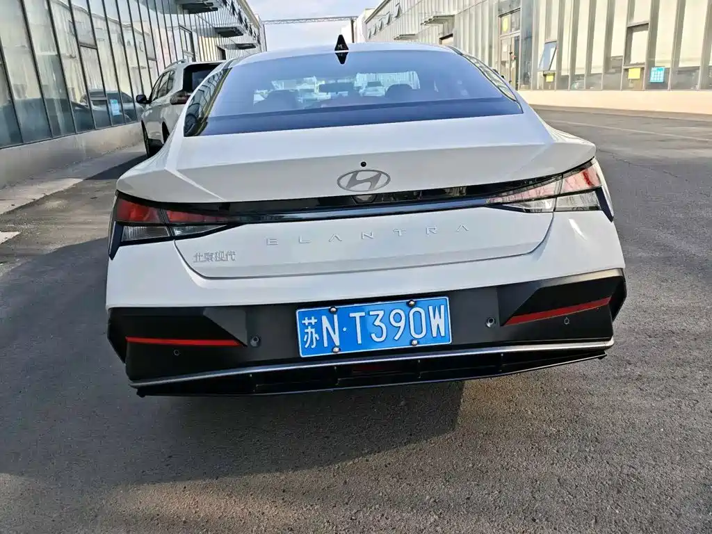 Hyundai Elantra 2023