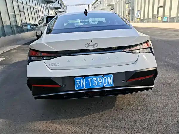 Hyundai Elantra 2023