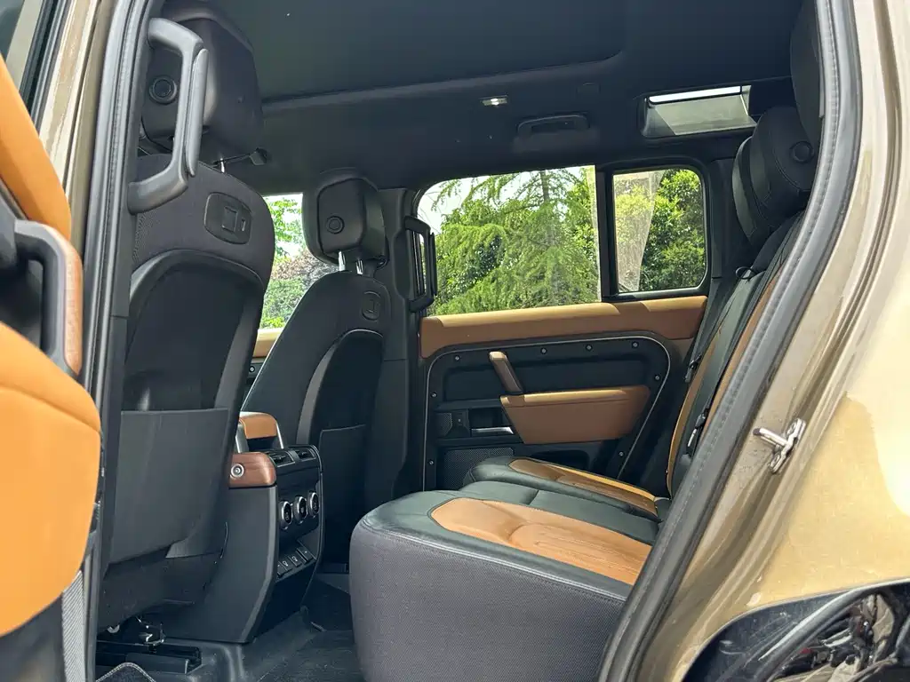 Land Rover Defender 2022 — фото 15