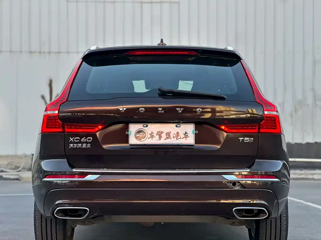 Volvo XC60 2021 — фото 8