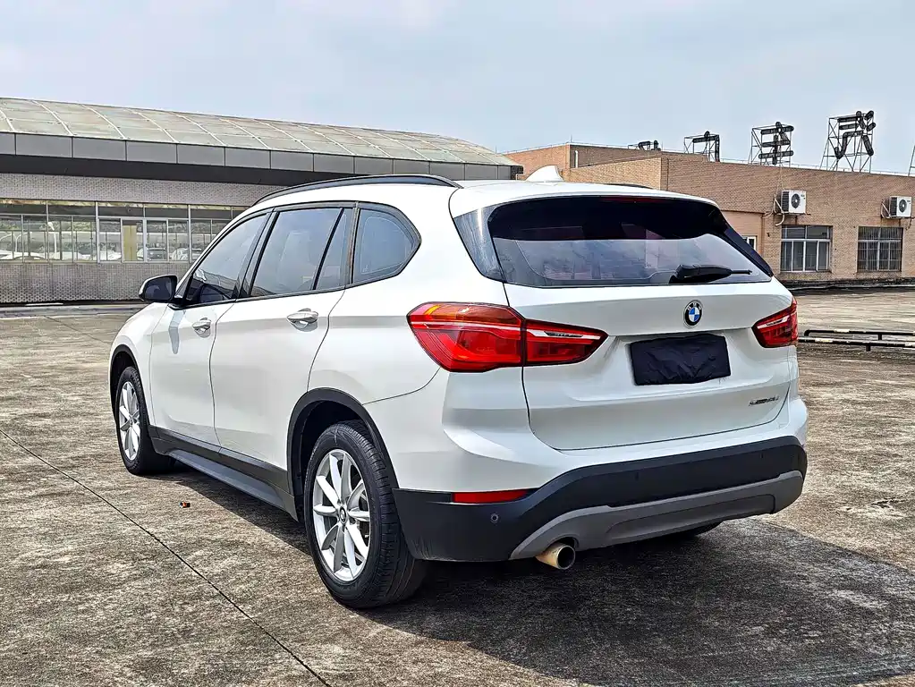 BMW X1 2018 — фото 12