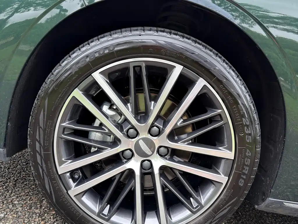 Geely Emgrand 2025