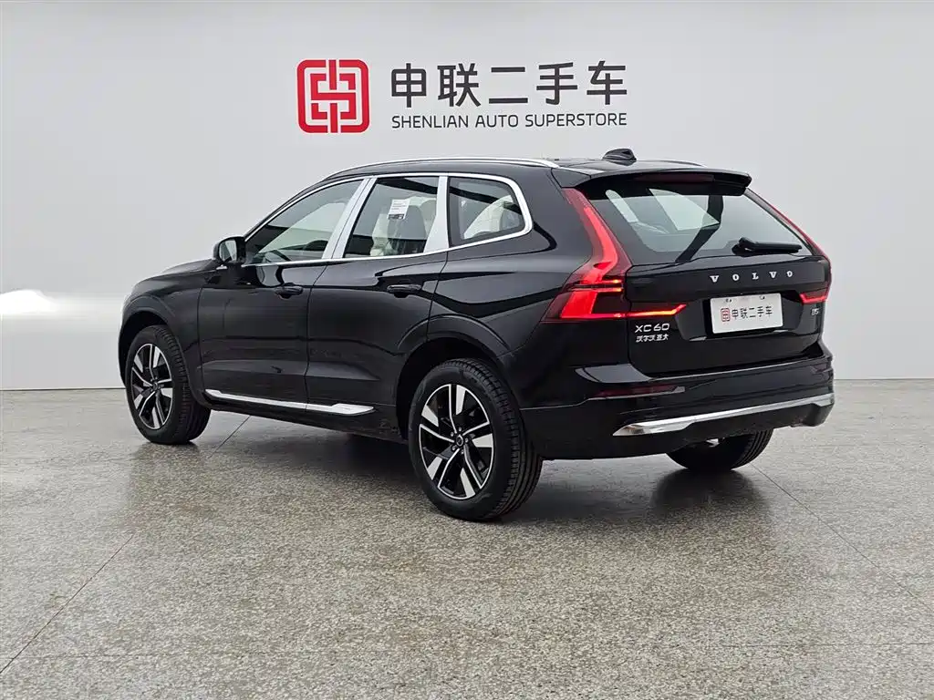 Volvo XC60 2026 — фото 3