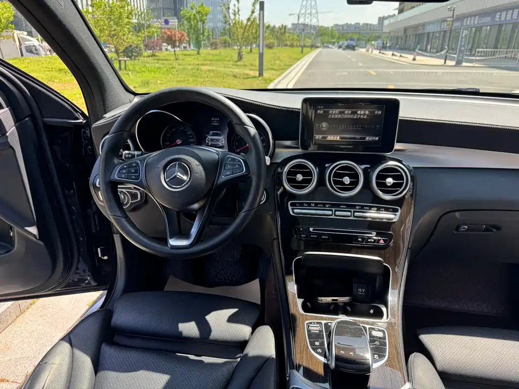 Mercedes-Benz GLC 2019 — фото 16
