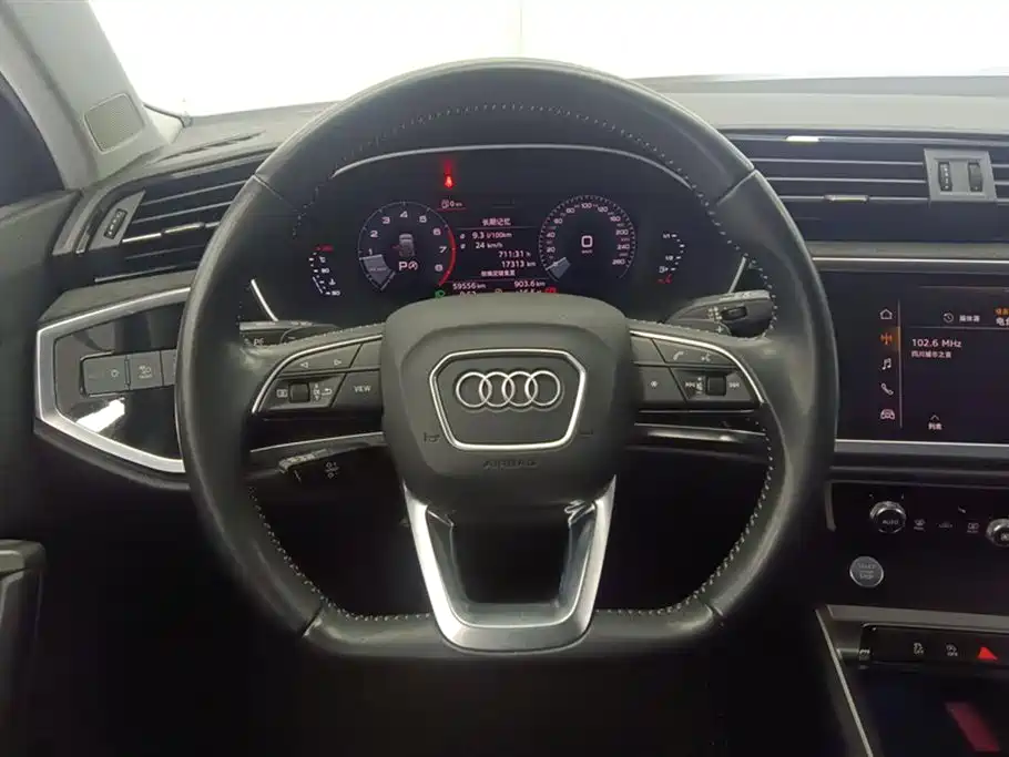 Audi Q3 2019 — фото 15