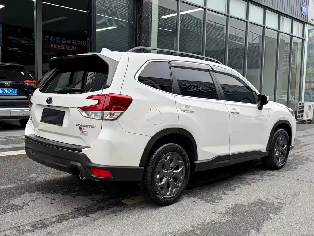 Subaru Forester 2022 — фото 10