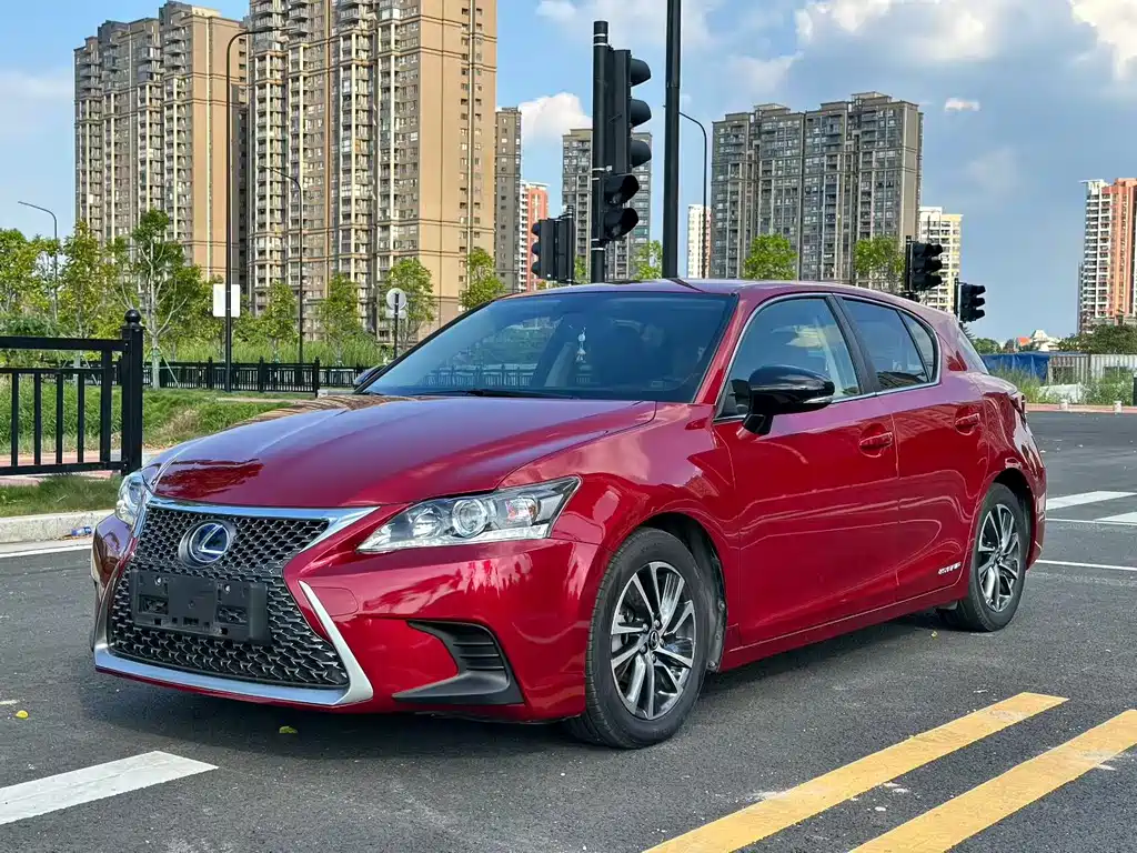 Lexus CT 2020 — фото 1