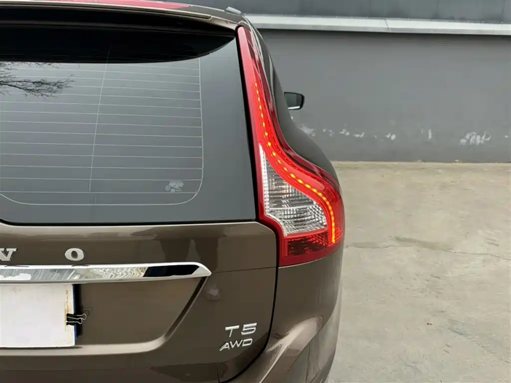 Volvo XC60 2018 — фото 24