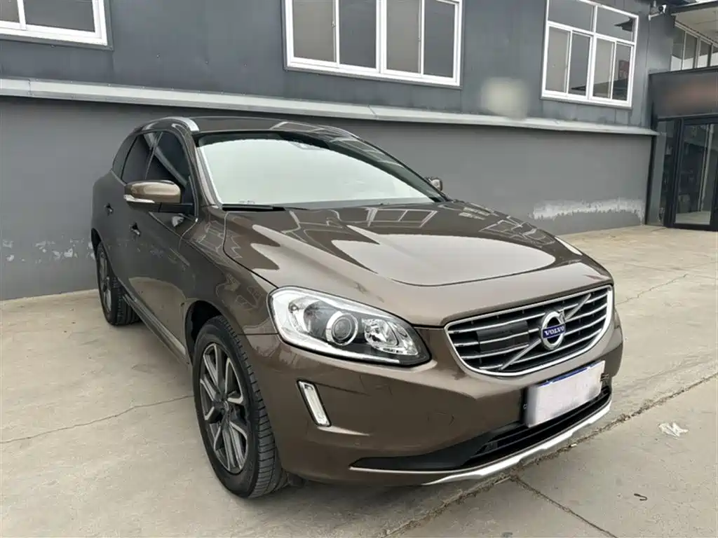 Volvo XC60 2018 — фото 21
