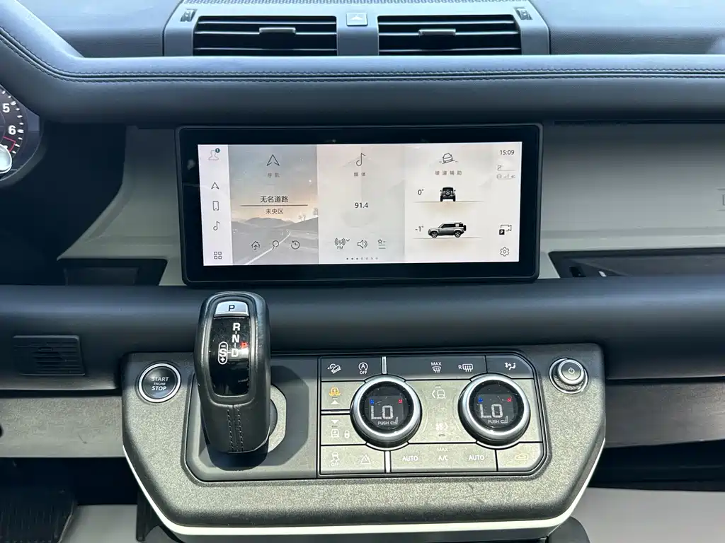Land Rover Defender 2021 — фото 14