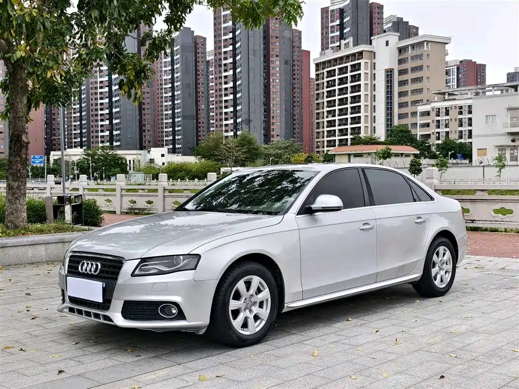 Audi A4L 2011 — фото 1