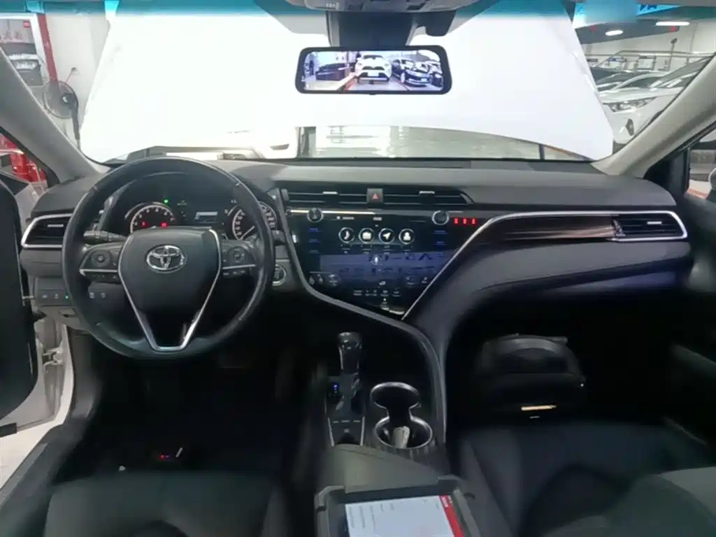 Toyota Camry 2020 — фото 10