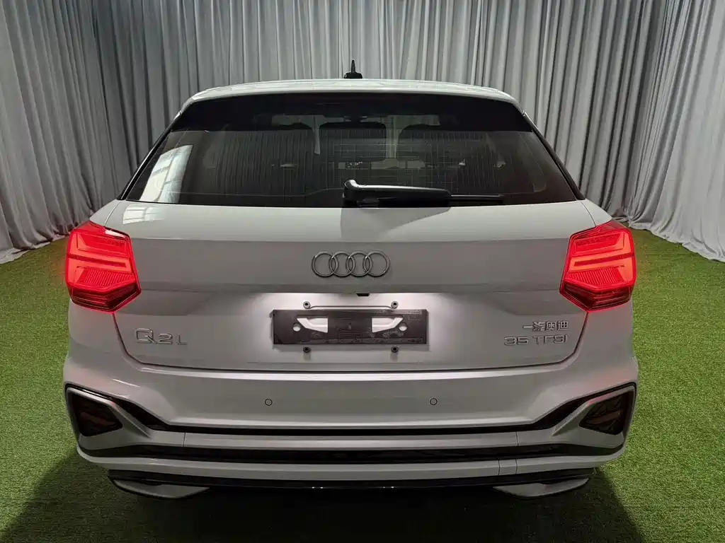 Audi Q2L 2022 — фото 4