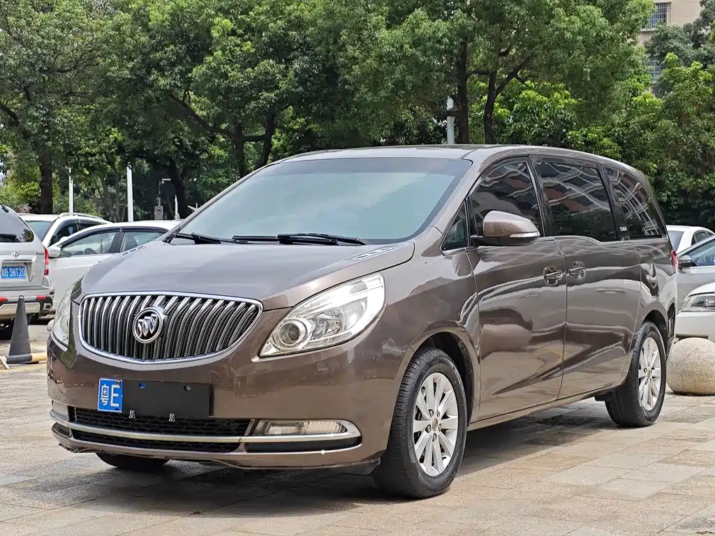 Buick GL8 2015 — фото 1