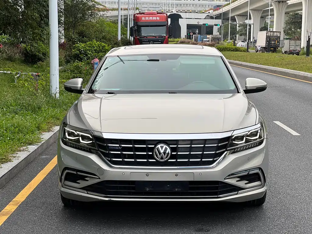 Volkswagen Passat PHEV 2019 — фото 2