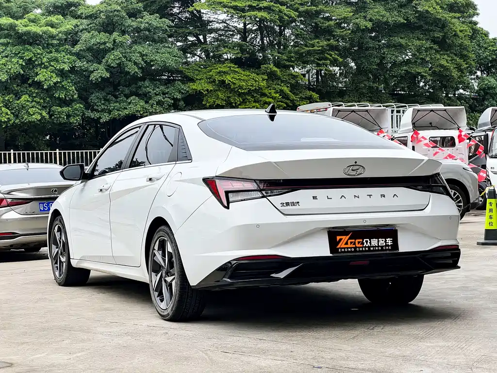 Hyundai Elantra 2022