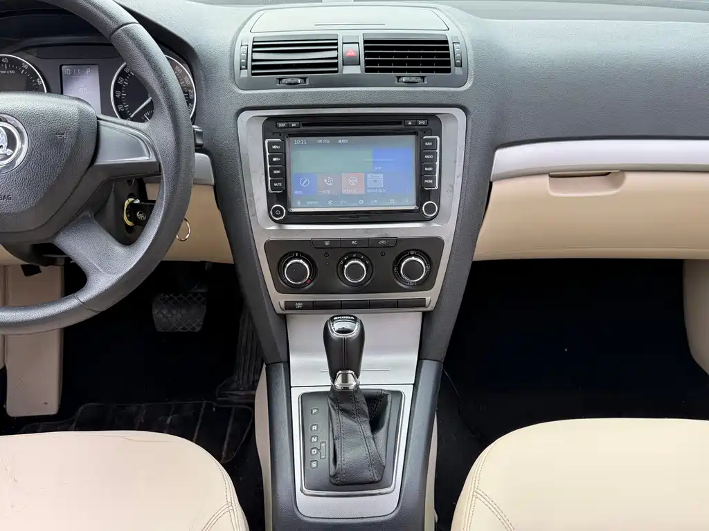 Skoda Octavia 2015 — фото 14