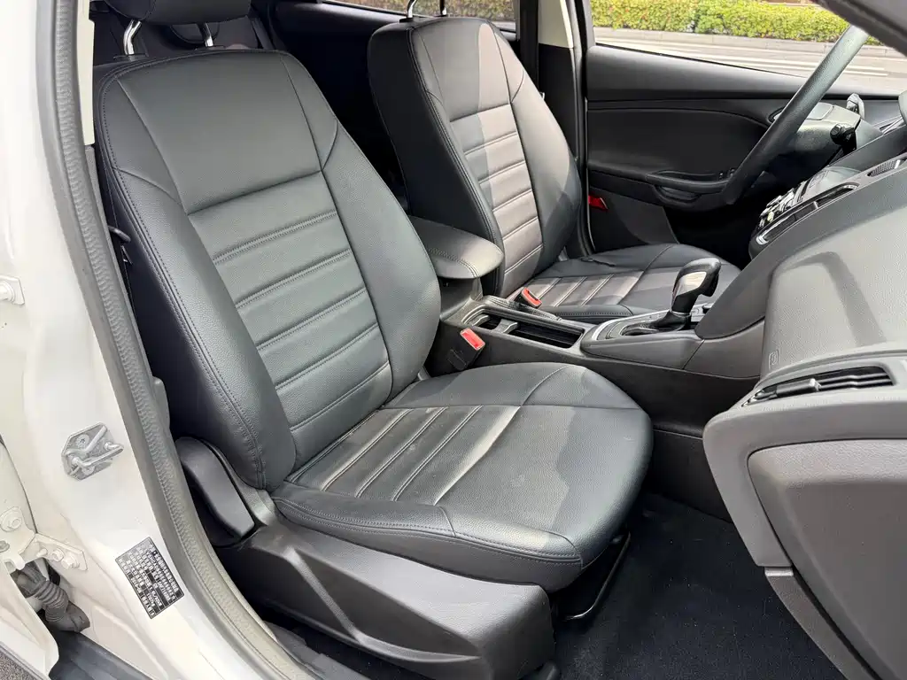 Ford Focus 2016 — фото 10