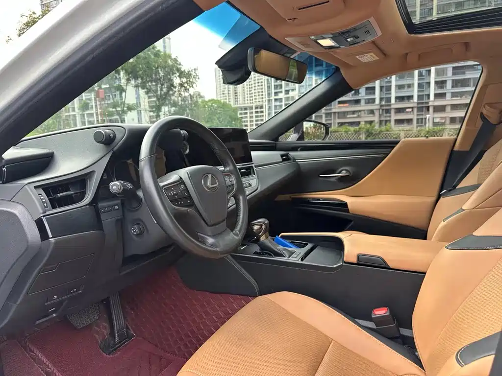 Lexus ES 2024