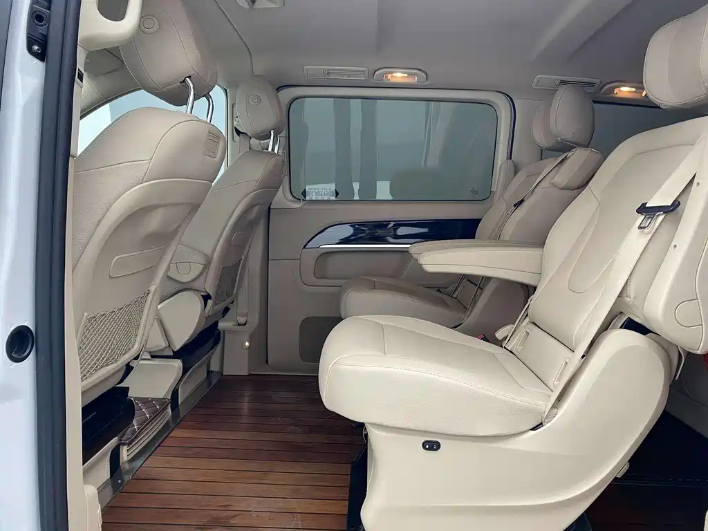 Mercedes-Benz V-Class 2016 — фото 17
