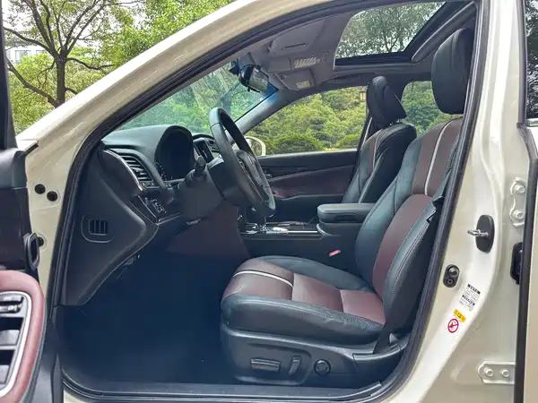 Toyota Crown 2017