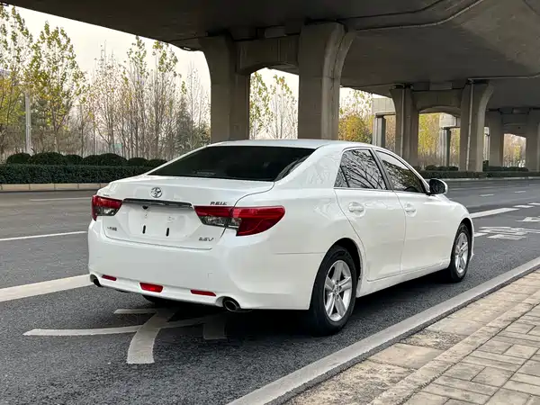 Toyota Reiz 2013