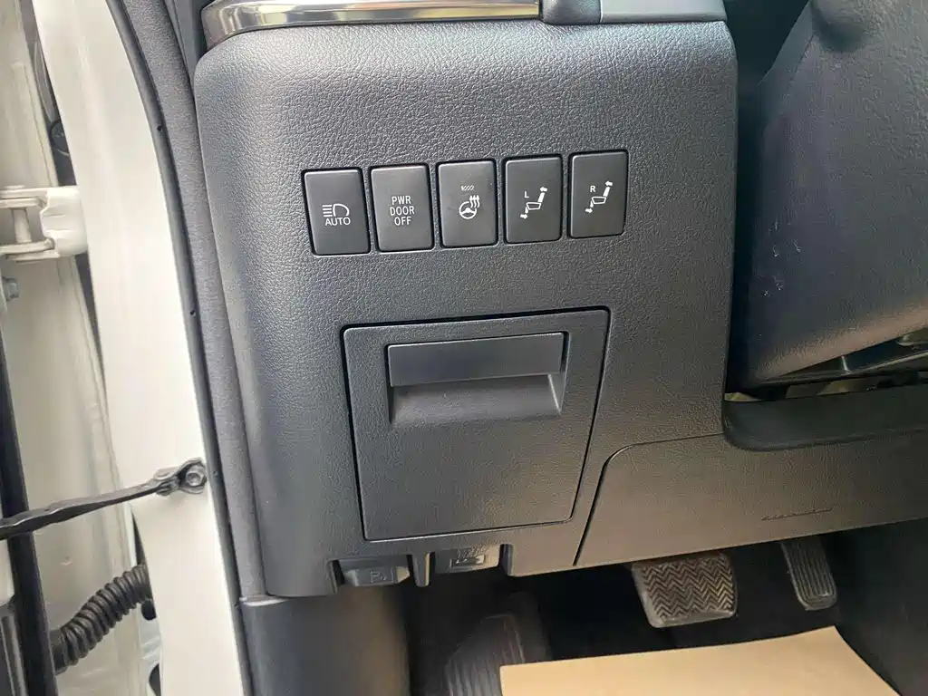 Toyota Alphard 2019 — фото 21