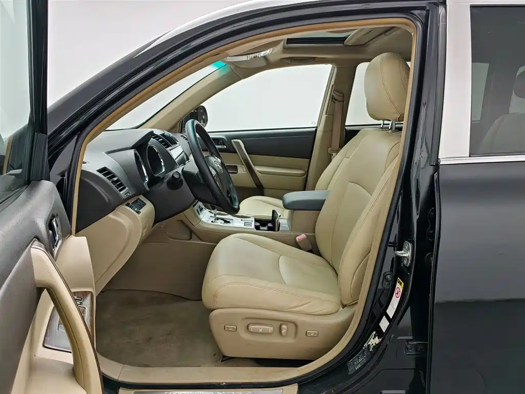 Toyota Highlander 2010 — фото 10