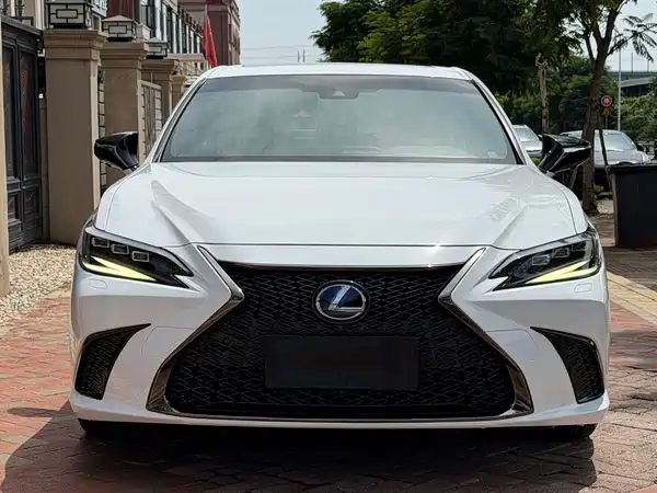 Lexus ES 2021