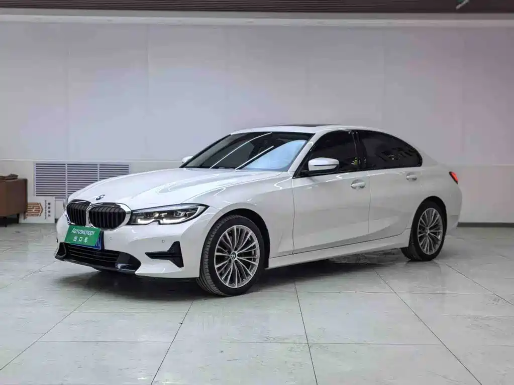 BMW 3 Series 2022 — фото 1