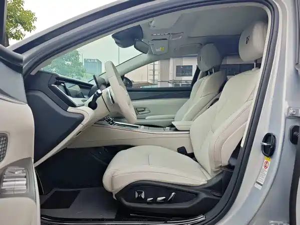 BYD Han L 2025