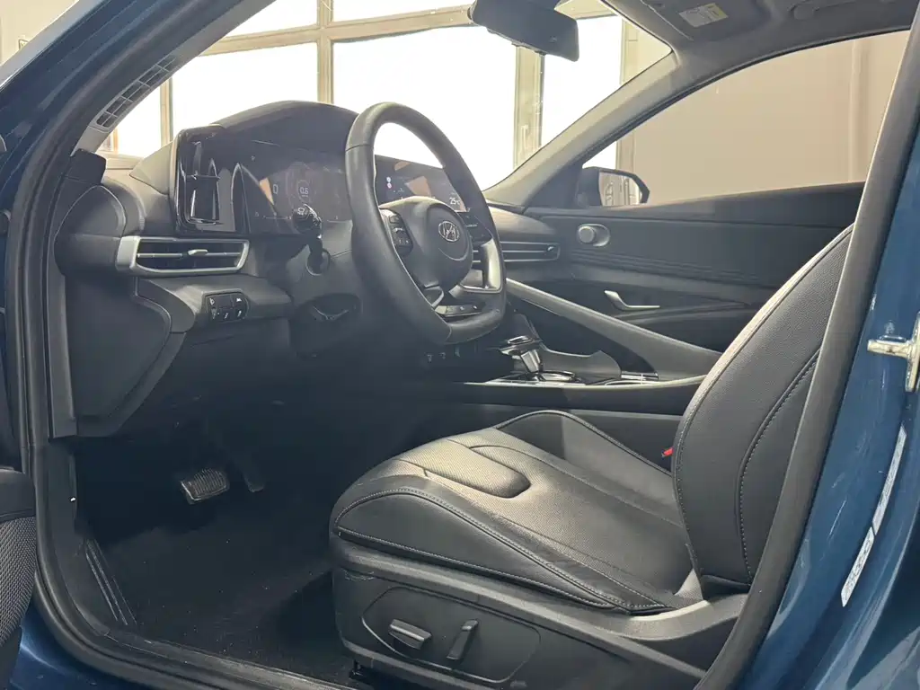 Hyundai Elantra 2023
