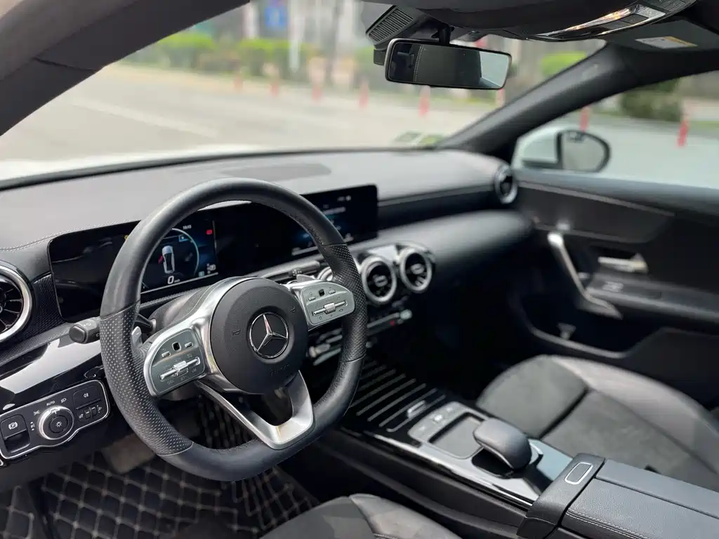 Mercedes-Benz A-Class 2019 — фото 20