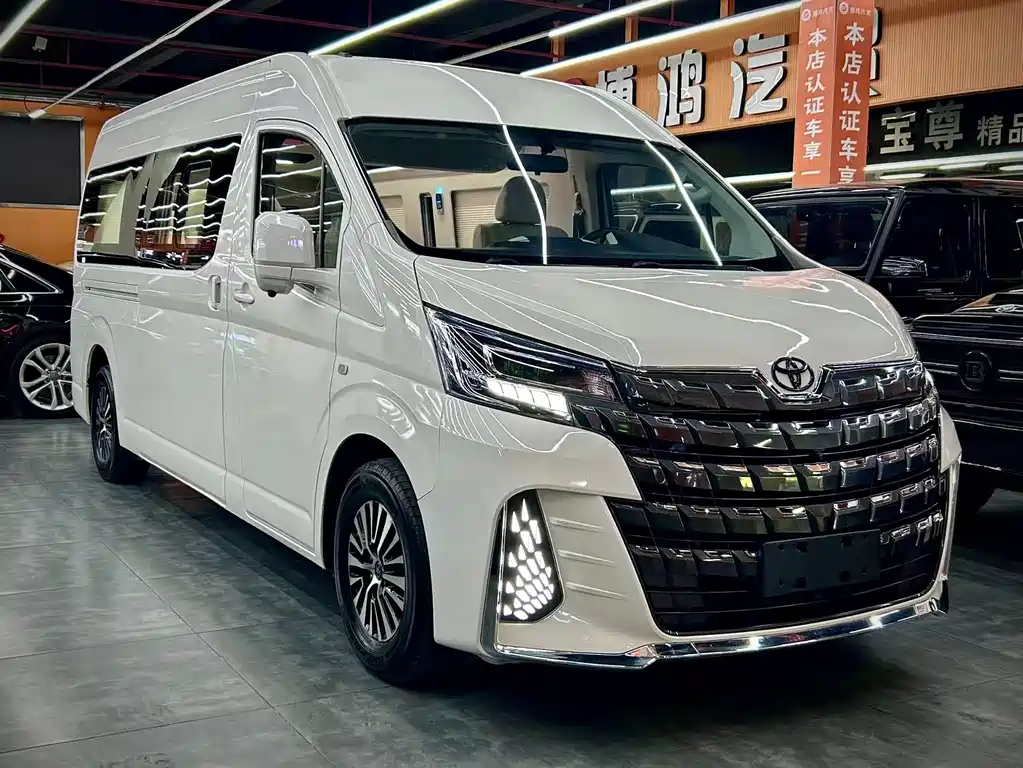 Toyota Hiace 2021 — фото 3