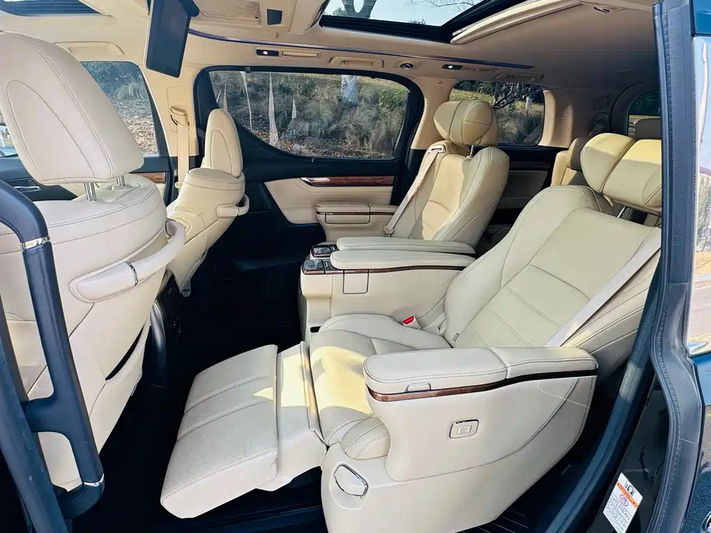 Toyota Alphard 2017 — фото 8