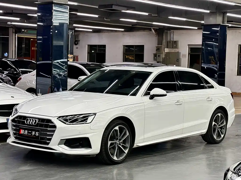 Audi A4L 2021 — фото 1