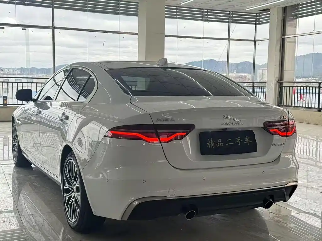 Jaguar XEL 2020 — фото 17