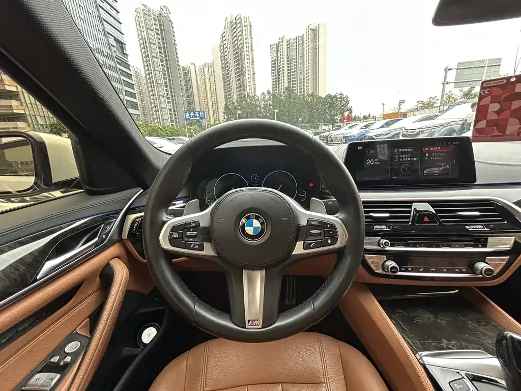 BMW 5 Series 2018 — фото 13