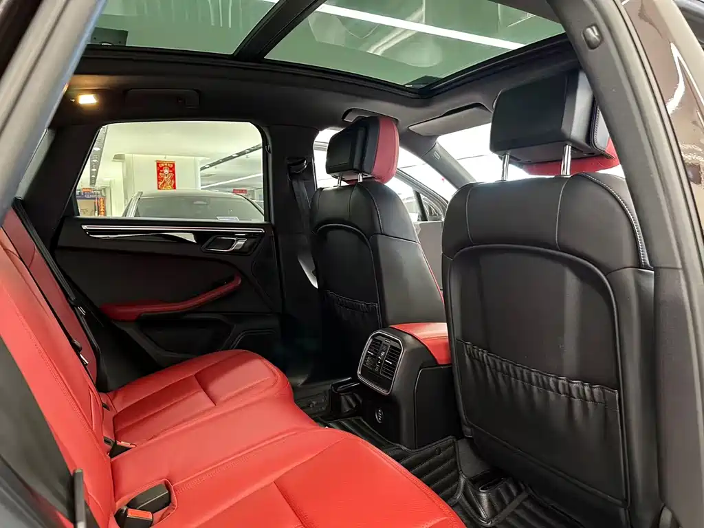 Porsche Macan 2018 — фото 15