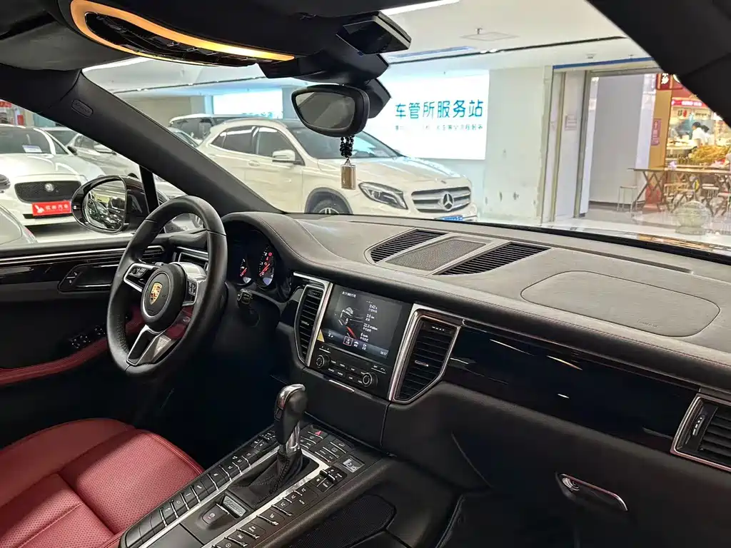 Porsche Macan 2018 — фото 13