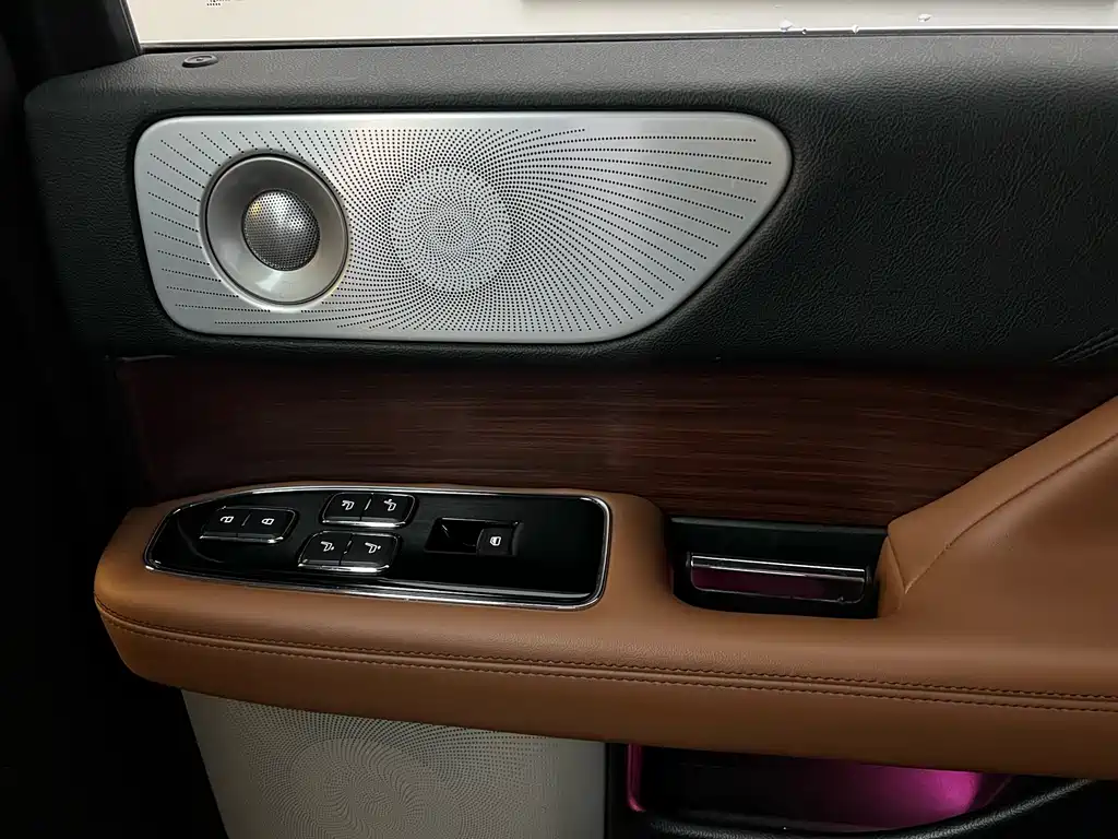 Lincoln Navigator 2021 — фото 24