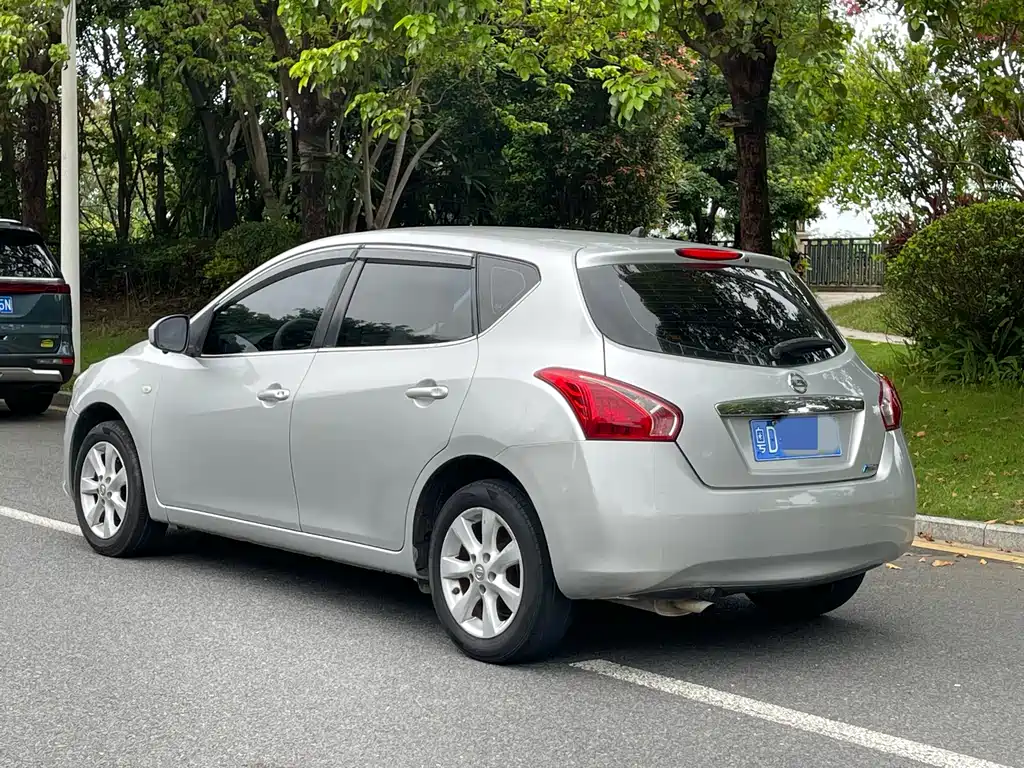 Nissan Tiida 2015