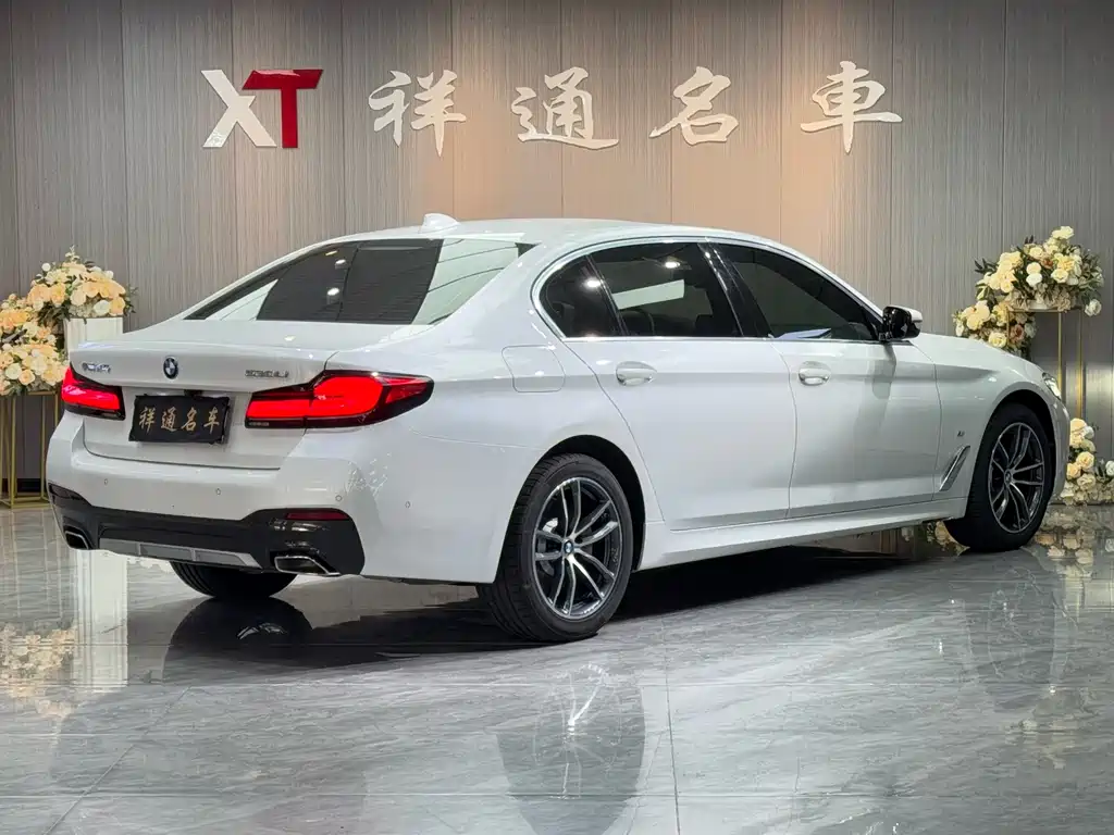 BMW 5 Series 2022 — фото 10