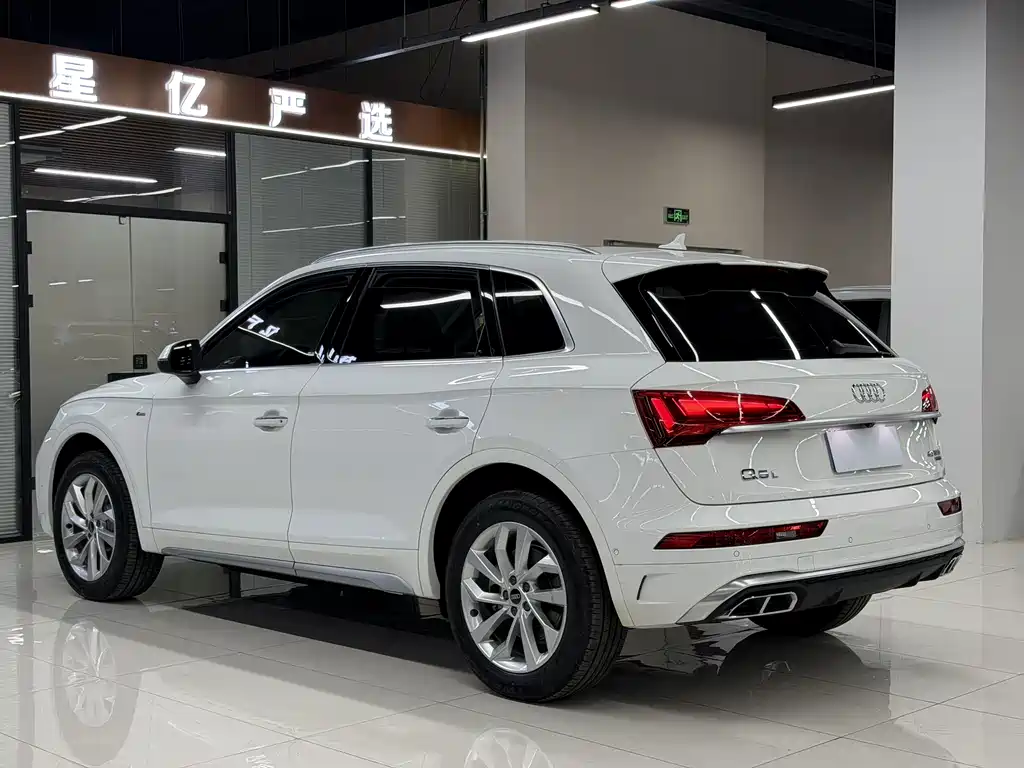 Audi Q5L 2022 — фото 19