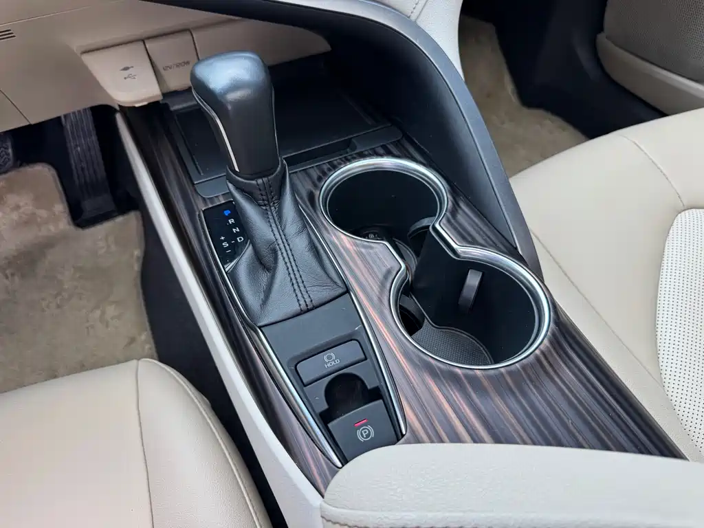 Toyota Camry 2018 — фото 17